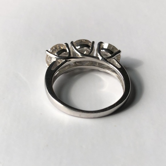 3Ct Round Cut Moissanite Engagement/Promise Ring! - Picture 3 of 6